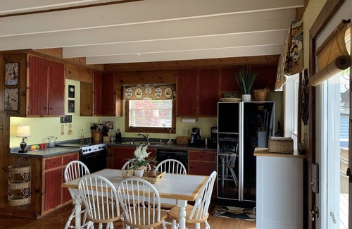 Florence House | Waterfront Living on Wilson Lake