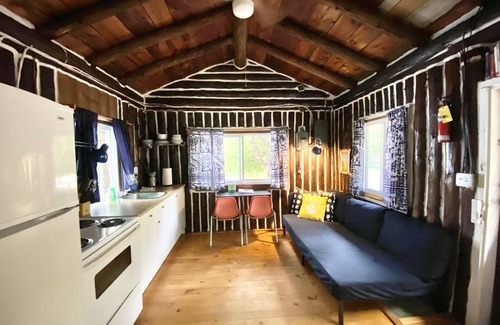 North Frontenac Cabin | Waterfront Log Cabin at the shores of Mosque Lake!