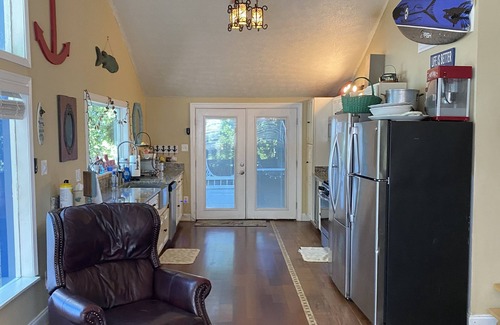 Livingston House | Waterfront Lower Level Private Entrance