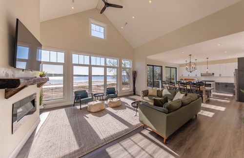Tay Cottage | Waterfront Luxury Vacation Home with Stunning Sunsets and Sandy Shoreline