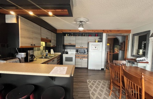 Utterson Cottage | Waterfront Muskoka Cottage. Hot Tub. Water Toys. Pool Table & all Amenities Inc.