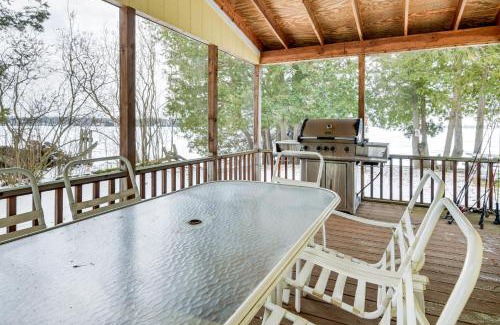 North Hero House | Waterfront North Hero Home with Screened Porch