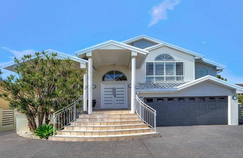 Chittaway Point House | 'Waterfront Oasis' by Accom Holidays