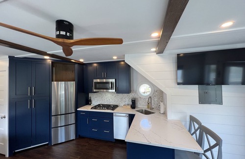 Annapolis Boat Rental | Waterfront Oasis of Annapolis FIRSTIE