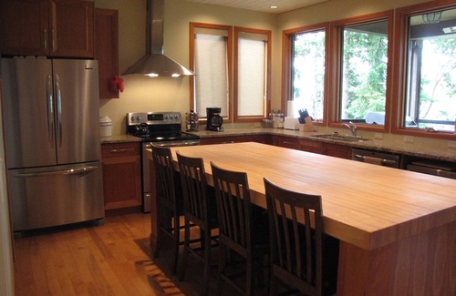 Youbou House | Waterfront on Lake Cowichan - Available from October 15, 2025.