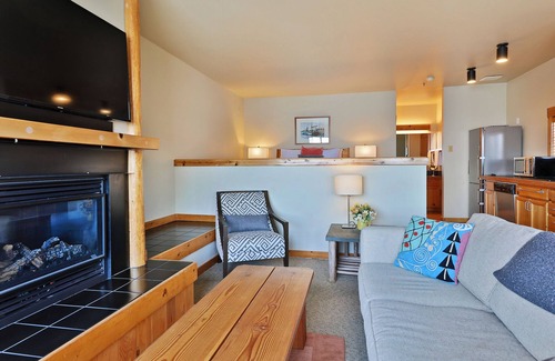 Langley Condo | Waterfront one bedroom condo - private deck offering spectacular views