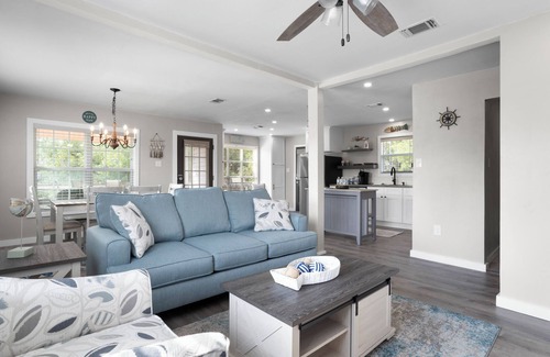 Shoreline Park House | Waterfront Outdoor Bar, Game Room, Fire pit, Grill, Fishing Bay St. Louis Home