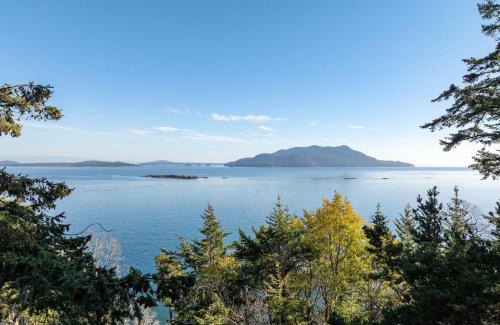 Olga House | Waterfront Privacy, Pet-friendly, Close To Trails