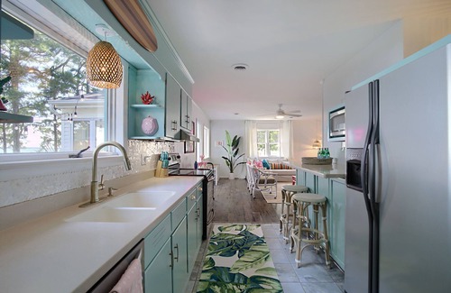 Grimstead House | Waterfront, Private Dock, Fire Pit, Hot Tub, Screened Porch and Beach Access!