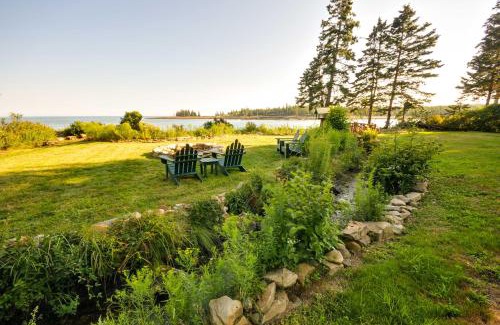 Prospect Harbor House | Waterfront Prospect Harbor Cottage Yard, Fire Pit