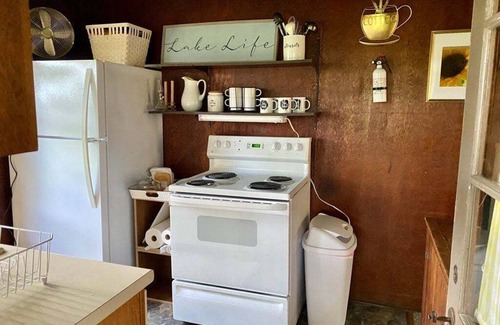 Town of Owasco Cottage | Waterfront Quaint 3 bed cottage that sleeps 6