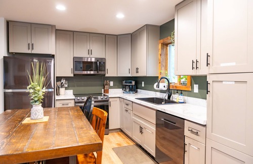 Matamoras House | Waterfront Ranch on The Delaware River