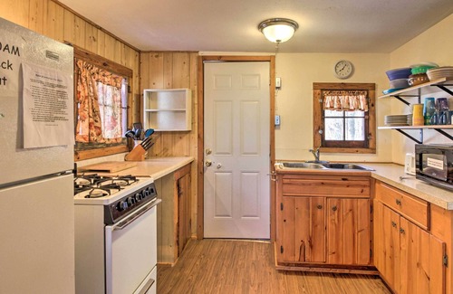 Menahga Cabin | Waterfront Resort Cabin on Twin Lakes!