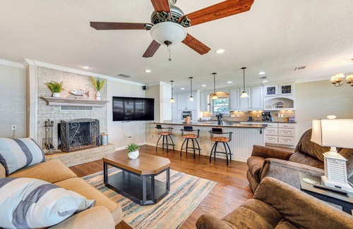 Kemp House | Waterfront Retreat w/Dock on Cedar Creek Lake!