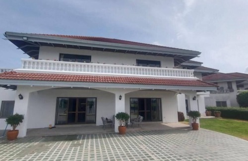 Bang Pakong Villa | Waterfront Royal Villa