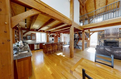Powhatan House | Waterfront, Spacious 5-bedroom Wedding Venue estate in charming Powhatan!