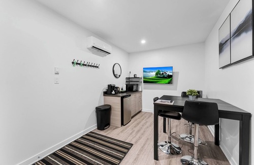 Downtown Gatineau Apartment | *Waterfront studio* 5 minutes drive Ottawa