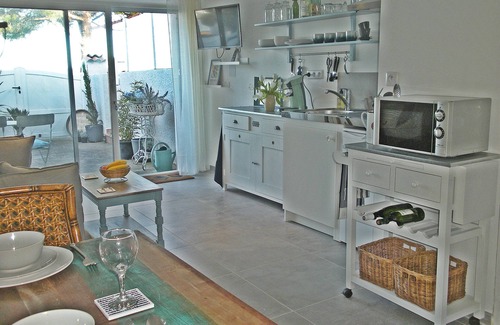 Marseillan Apartment | Waterfront Studio w/Hot Tub & Secure Parking perfect for couples (pet friendly)
