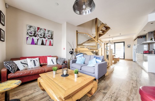 St. Andrews House | Waterfront townhouse in heart of St Andrews directly overlooking Castle on rocks