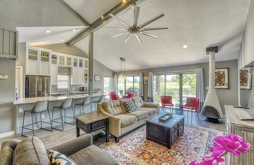 Horseshoe Bay House | Waterfront townhome on Lake LBJ in Horseshoe Bay w/day docking.