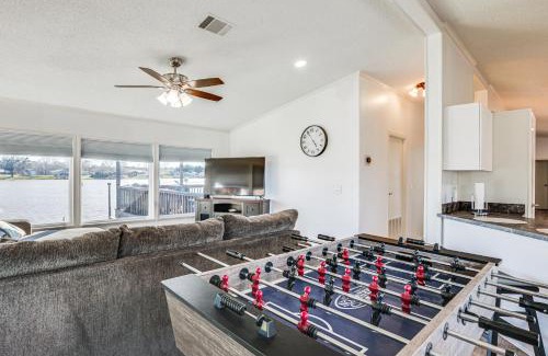 Trinity House | Waterfront Trinity Vacation Rental with Hot Tub!