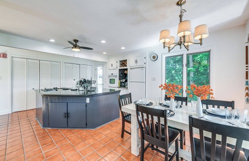 Urbanna Cottage | Waterfront Urbanna Home w/Private Dock & Pool