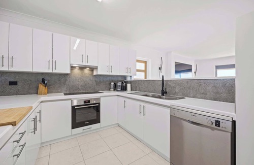 Dawesville House | Waterfront Wonder in Dawesville