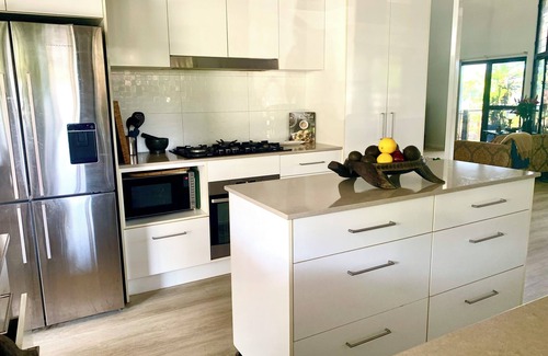 Brisbane Waterfront House | WaterfrontnStunning Waterfront Beach House