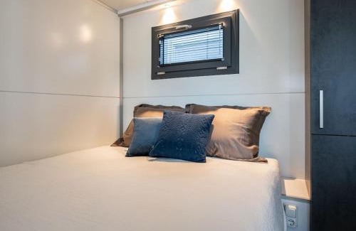 Kamperland Boat Rental | Waterlodge in Kamperland by Veerse Meer