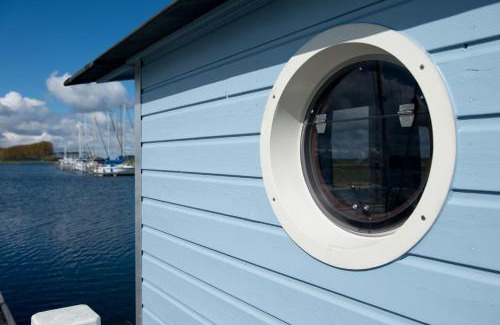 Wilhelminadorp Boat Rental | Waterlodge