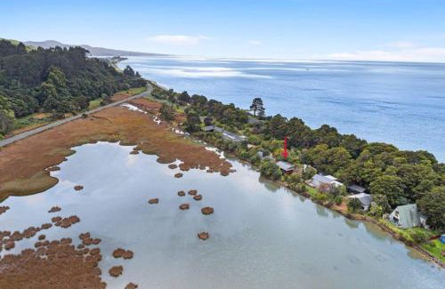 Collingwood House | Waters Edge Golden Bay