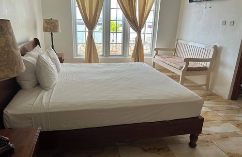 Montego Bay House | Waters Edge Guest House