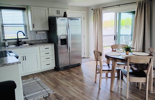 Shipshewana House | Water’s Edge Retreat, Charming 2-bedroom Lake House, marvelous Shipshewana