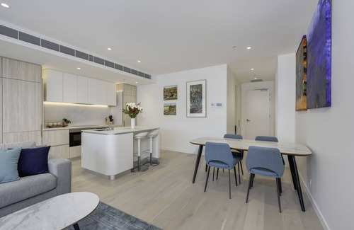 Newcastle West Apartment | Waterside - Chic Living-Views-CBD-Free Parking