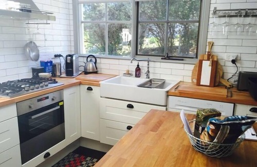 Daylesford House | Waterside Cottage - Perfect Lakeside Location