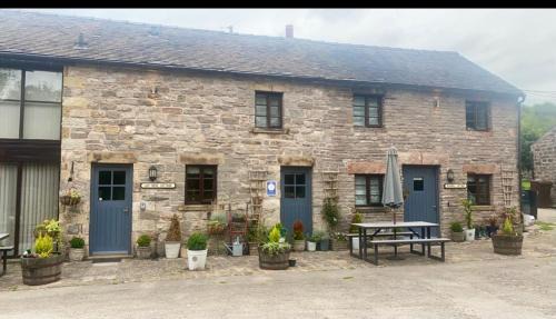 Cauldon Low House | Waterside Cottages