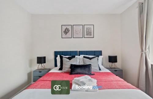 Gillingham House | Waterside House By OC House Short Lets & Serviced Accommodation Gillingham, Ramsgate, Folkestone With Beautiful River View