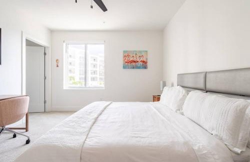 Central Sarasota Apartment | Waterside Retreat: Modern 2BR, Mins to Beach & Apt