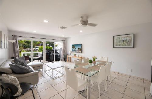 Coral Ridge House | Waterside Retreat