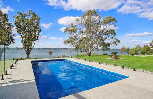 Yarrawonga House | Waterview Place Holiday House