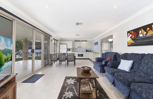Blackwall House | Waterview Retreat @ Blackwall