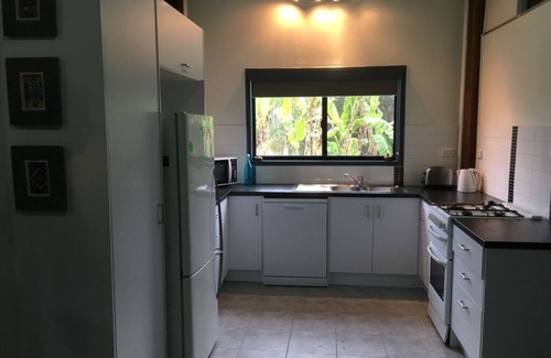 Baffle Creek Cottage | WaterviewCottage river front accommodation 1086 coast road Baffle Creek