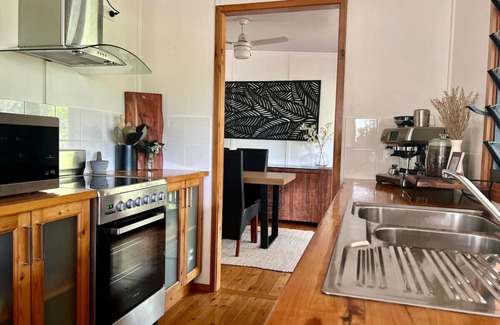 Mount Crosby House | Wattle House Retreat Getaway
