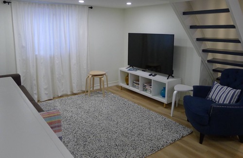 Port Dover Cottage | Wave House - 2 bedroom+Patio+BBQ+Wifi+short walk to DT & beach