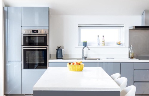 Maenporth House | Waves Falmouth-hot tub games room very close to Swanpool beach and Falmouth GC