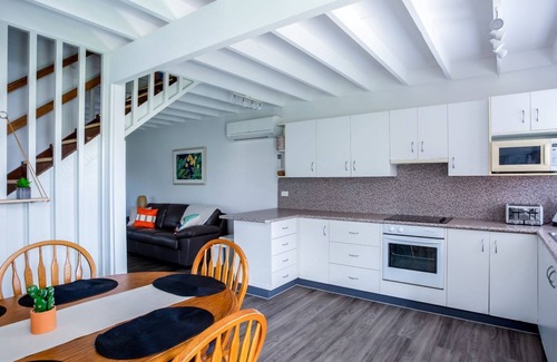 Rainbow Beach House | Wayfarers Beachouse - Rainbow Beach. Everything you need, just metres to the beach. Pets welcome