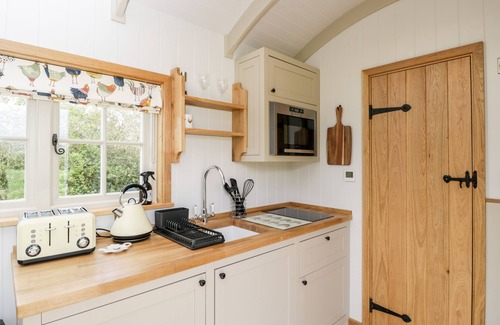 Uffington Cottage | WAYLANDS, pet friendly, with open fire in Uffington