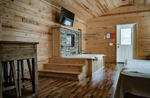 Weatherford Cabin | Weatherford Hideaway! Full Kitchen, Outdoor Pool, Near Peek-A-Boo Petting Zoo