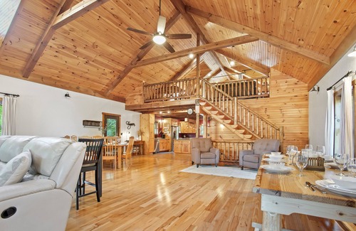 Taylorsville Cabin | Weaverville Cabin + Mini Cabins w/HOT TUB + Fire on 50 Acres!