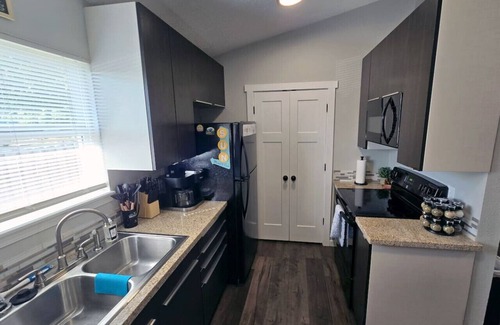 Midtown Apartment | Webster, N. Hospital & Downtown